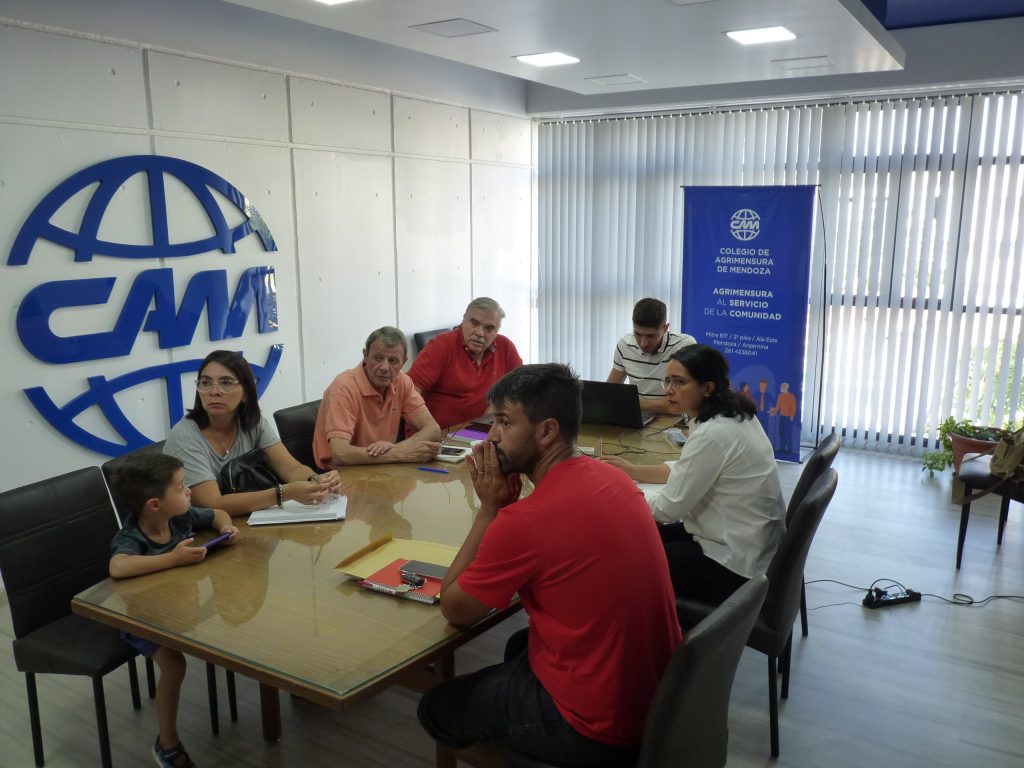 Jonathan Izquierdo, vicepresidente del CAM, junto al equipo del Departamento Técnico